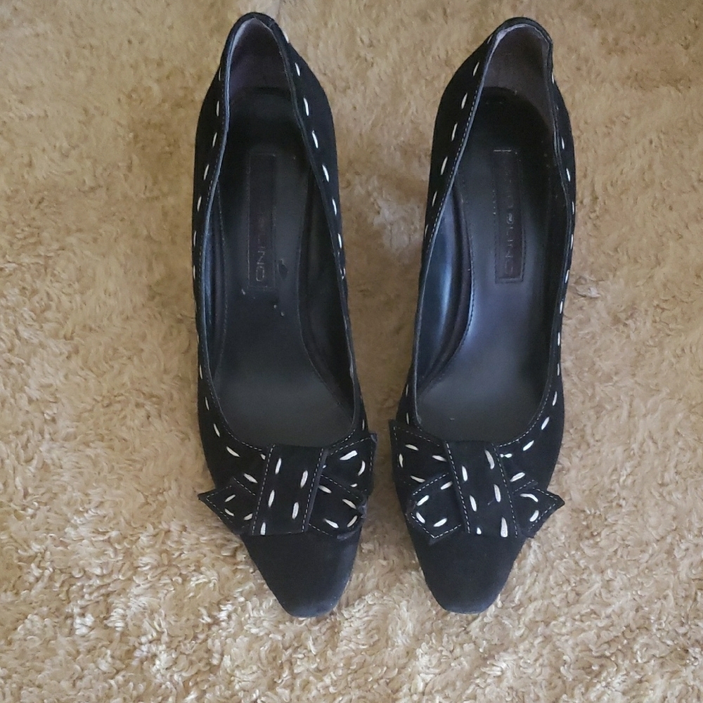 Bandolino Black Flats with White Stitch Bow